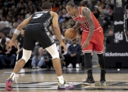 开云体育APP下载-活塞逆袭马刺，德罗赞孤军难抵的简单介绍