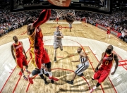 开云下载-欧冠半决赛之夜，莱万攻防两端的绝对统治