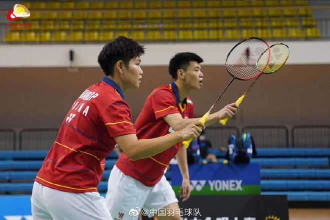 关于印度队鏖战韩国队，黄鸭组合点燃赛场的信息