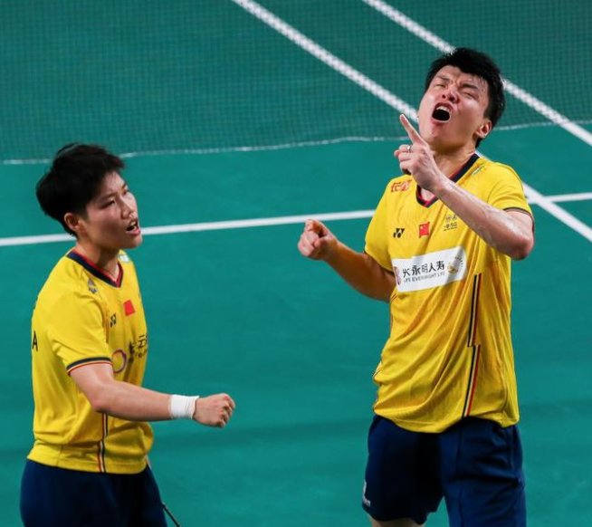 关于印度队鏖战韩国队，黄鸭组合点燃赛场的信息