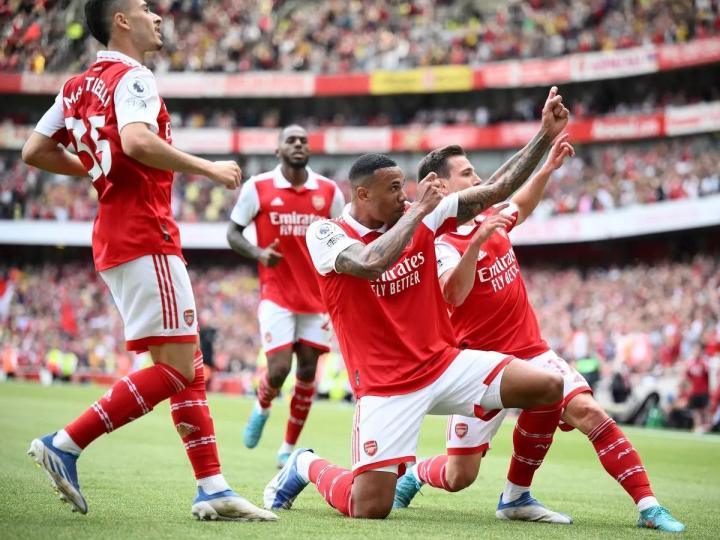 包含塞维利亚联赛战胜对手，保持不败记录的词条