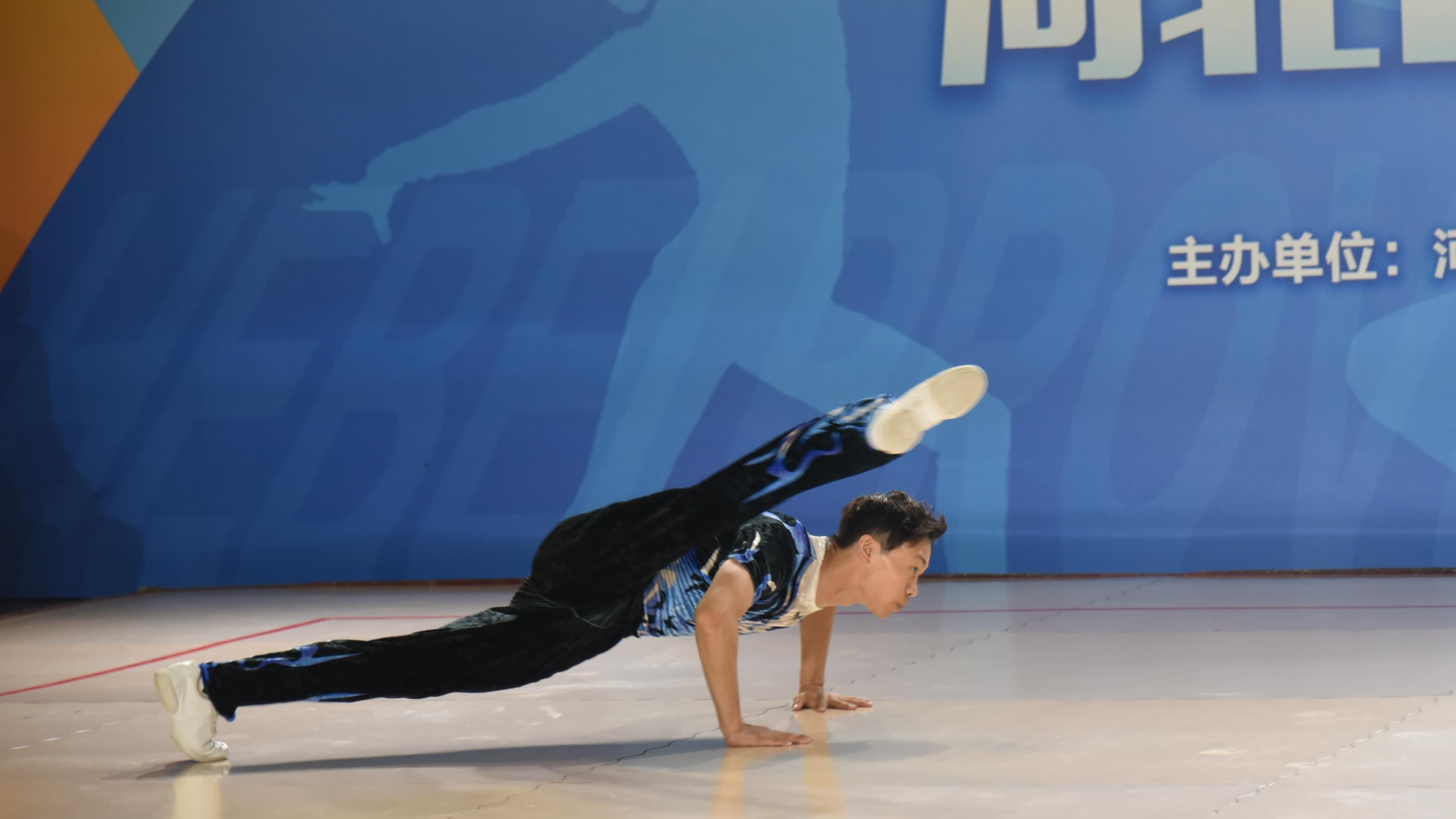 新一轮争夺锦标赛,各队斗志昂扬!的简单介绍 新一轮争夺锦标赛,各队斗志昂扬!的简单介绍