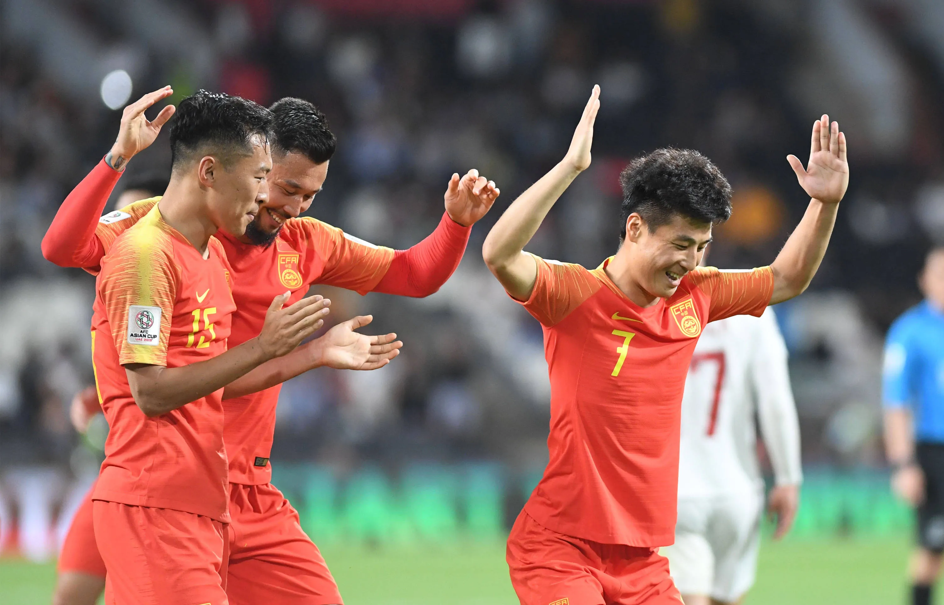 国内足球巨头对决,悬念不断!的简单介绍 国内足球巨头对决,悬念不断!的简单介绍