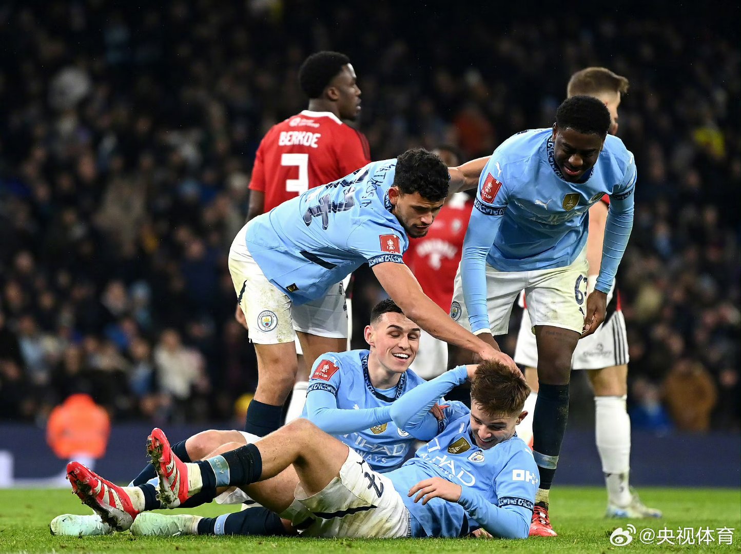 曼城客场不敌埃弗顿,领跑英超被追平 曼城客场不敌埃弗顿,领跑英超被追平