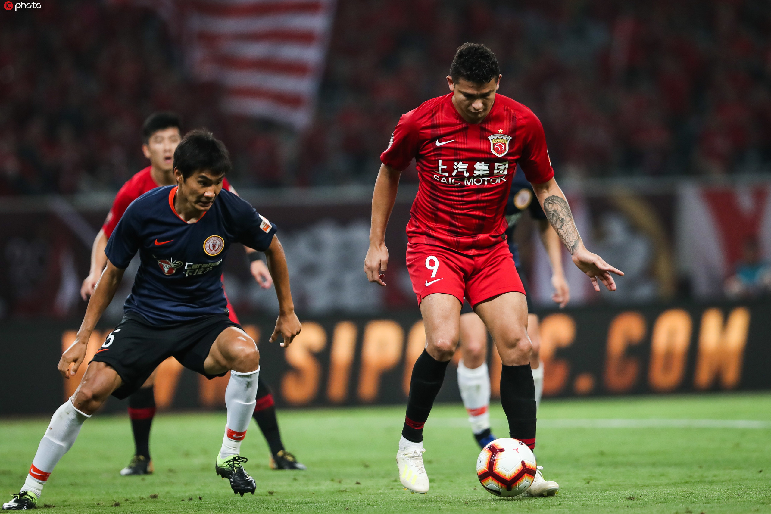 上港客场大捷，战无不胜，霸气登顶