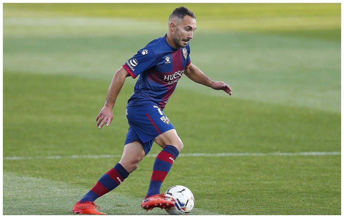 包含韦斯卡客场大胜，保级前景一片大好的词条