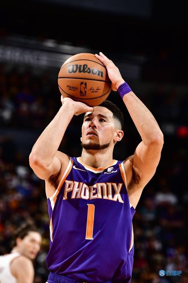 江苏队险胜76人,布克点燃赛场 江苏队险胜76人,布克点燃赛场