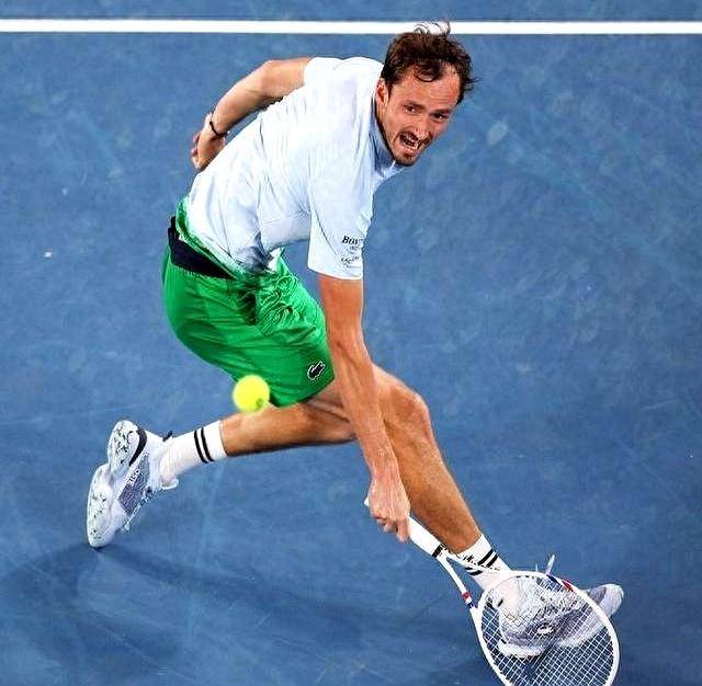 澳网鏖战拉沃尔杯，梅德韦杰夫扛起全队