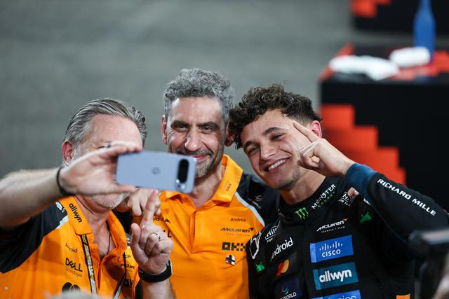 包含迈凯伦鏖战索伯车队,诺里斯统治全场的词条 包含迈凯伦鏖战索伯车队,诺里斯统治全场的词条