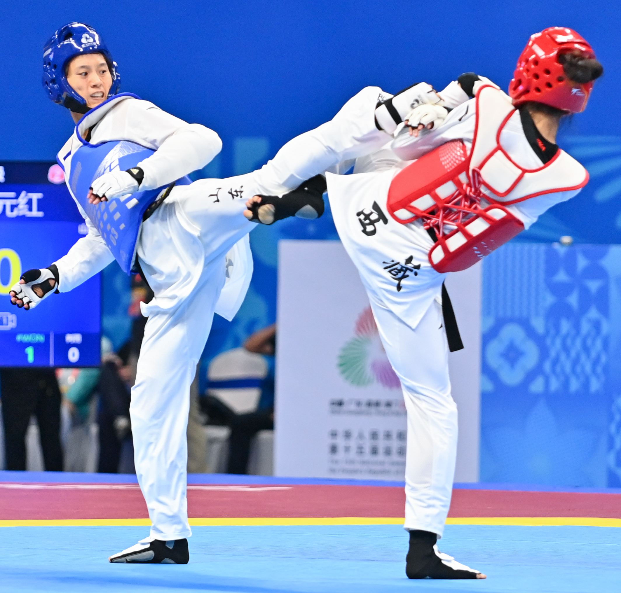 跆拳道女子决赛,韩国选手稳操胜券 跆拳道女子决赛,韩国选手稳操胜券