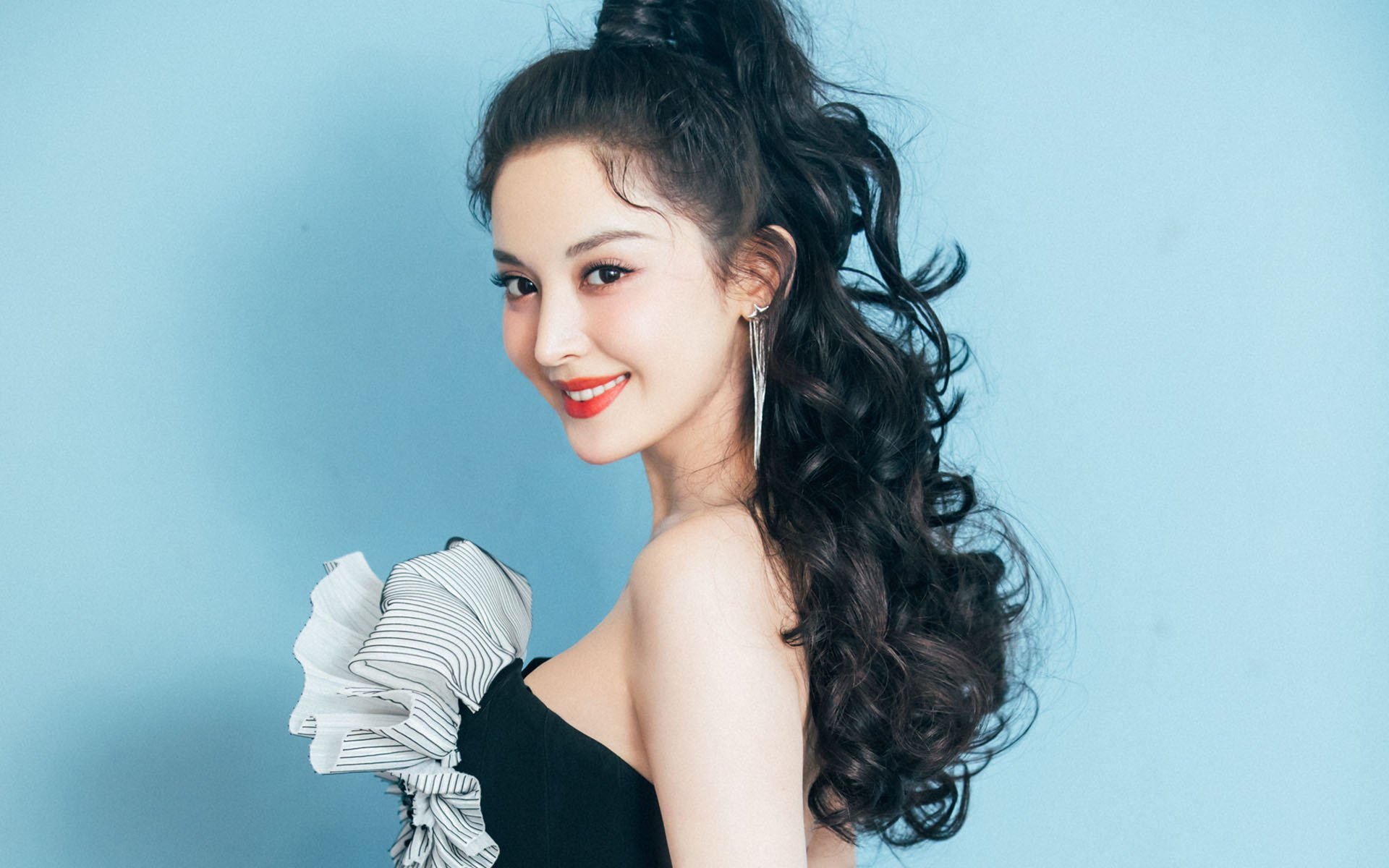 独行侠对阵湖人,哈利伯顿末节接管比赛,新一代控卫之王的加冕礼