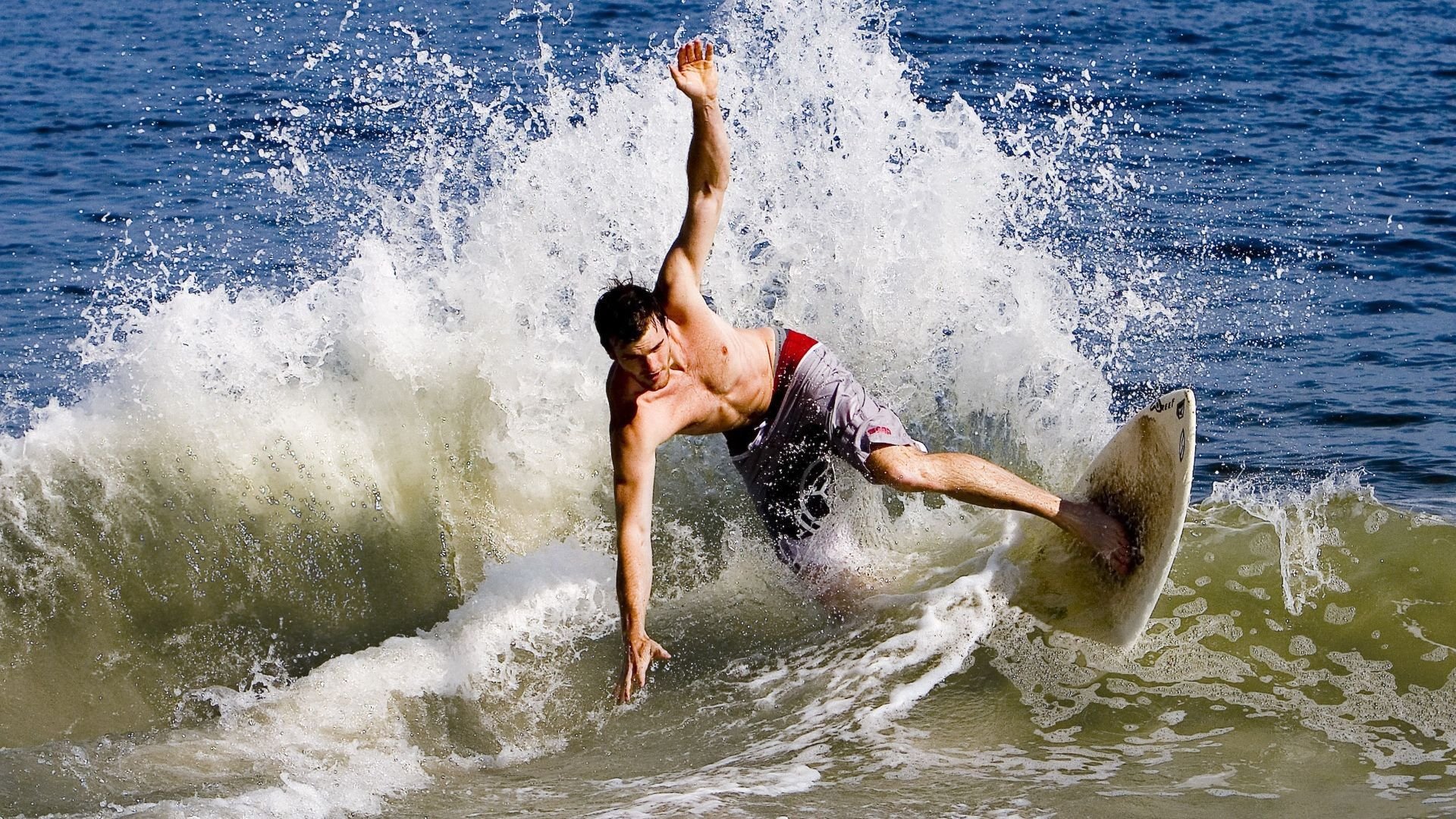 瑞典风暴席卷赛场，许昕力挽狂澜定乾坤—中瑞对决背后的唯一性启示